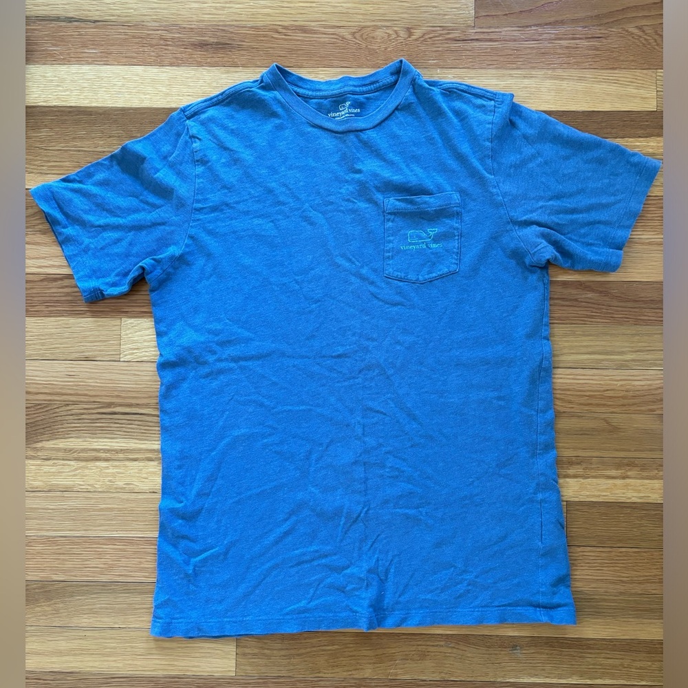 Vineyard Vines T shirt